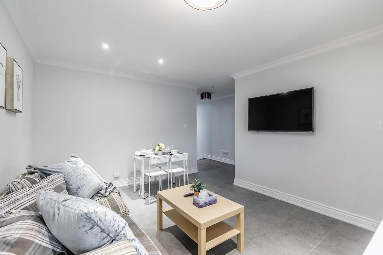 Bright And Modern - 3Br Triplex Apt - Near Trinity Bellwoods Apartment